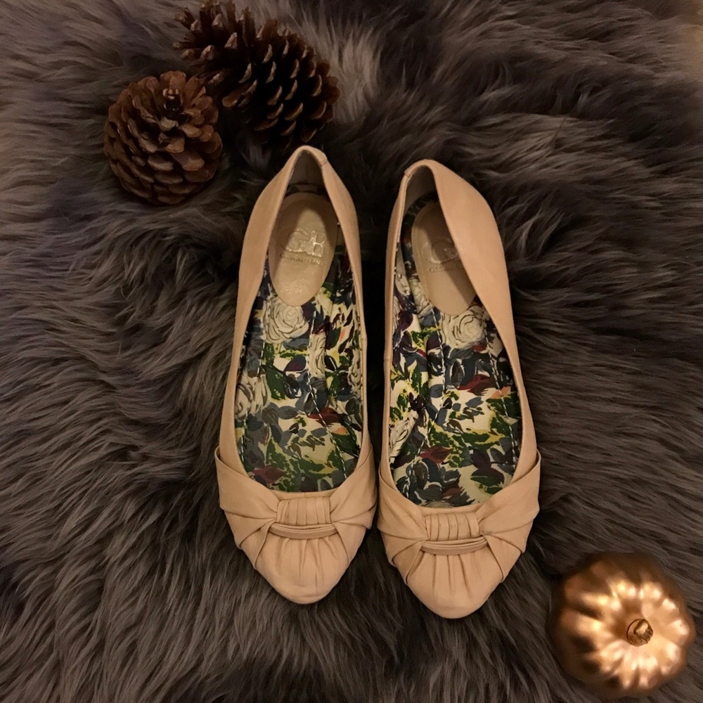 Cream/Nude Pointy Flats